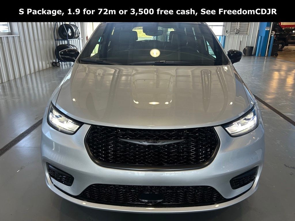 New 2026 Chrysler Pacifica SELECT Passenger Van