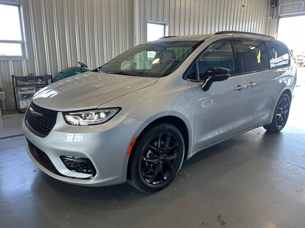 New 2026 Chrysler Pacifica SELECT Passenger Van