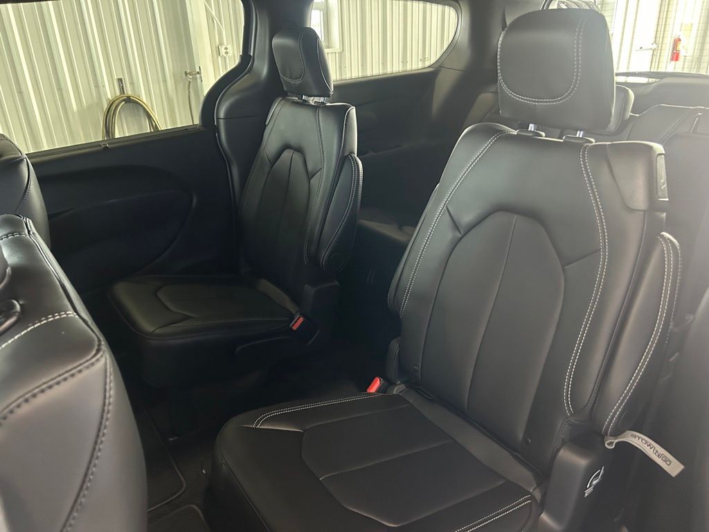 2026 Chrysler Pacifica Select - Photo 11