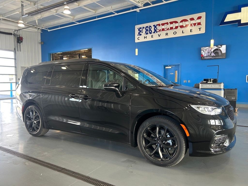 New 2026 Chrysler Pacifica LIMITED Passenger Van