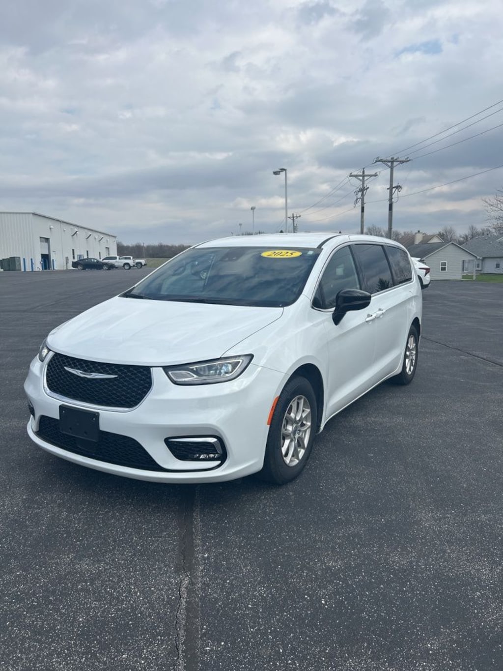 Used 2025 Chrysler Pacifica Select Van Passenger Van