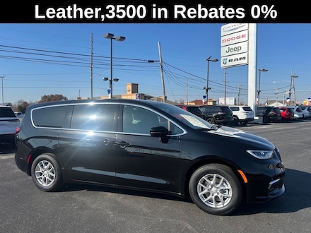 Featured New 2026 Chrysler Pacifica SELECT Passenger Van for sale in Bluffton, IN