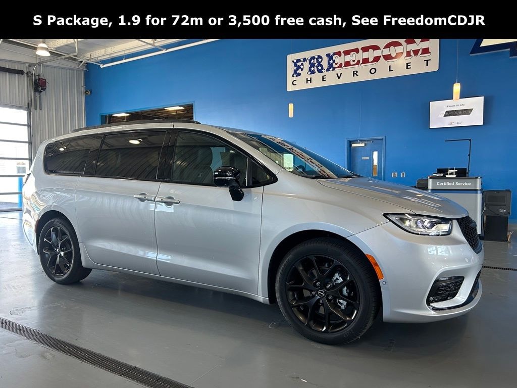 New 2026 Chrysler Pacifica SELECT Passenger Van