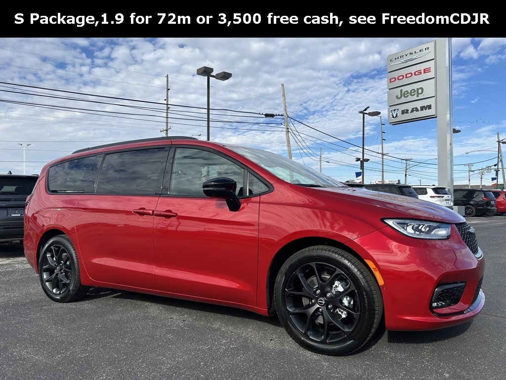 2026 Chrysler Pacifica Select's photo