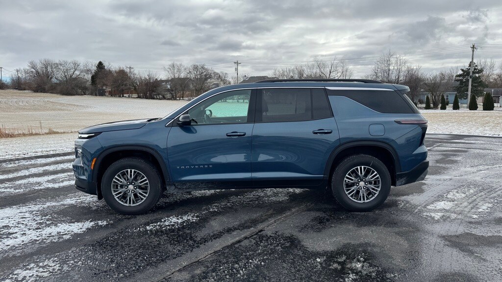 Used 2025 Chevrolet Traverse LT SUV