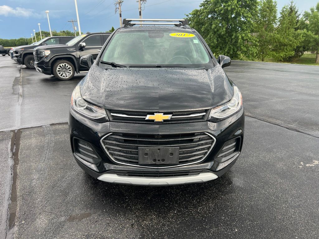 Used 2017 Chevrolet Trax LT with VIN 3GNCJPSB6HL153392 for sale in Bluffton, IN