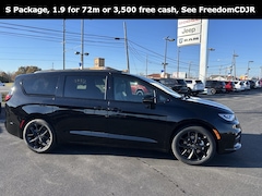 2026 Chrysler Pacifica SELECT Passenger Van