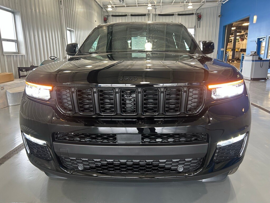 2025 Jeep Grand Cherokee L photo 2