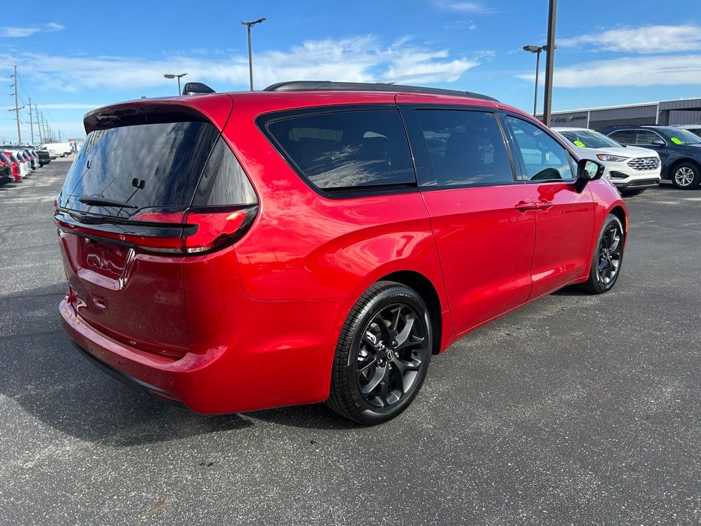 2026 Chrysler Pacifica Select - Photo 6
