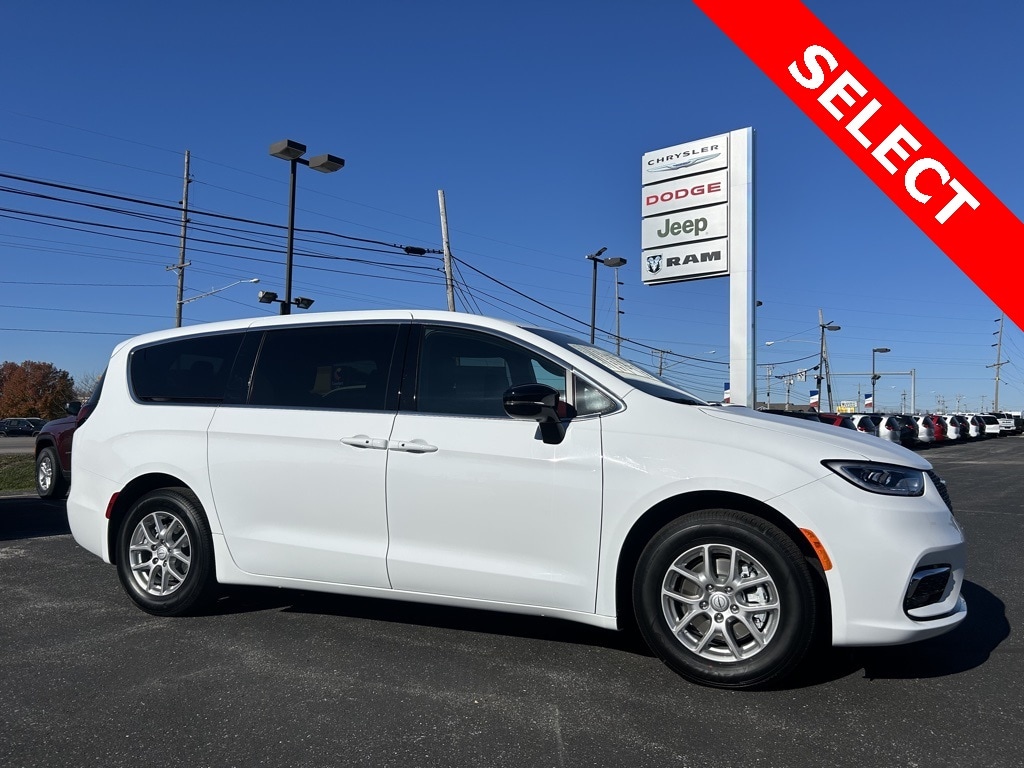 2026 Chrysler Pacifica Select's photo