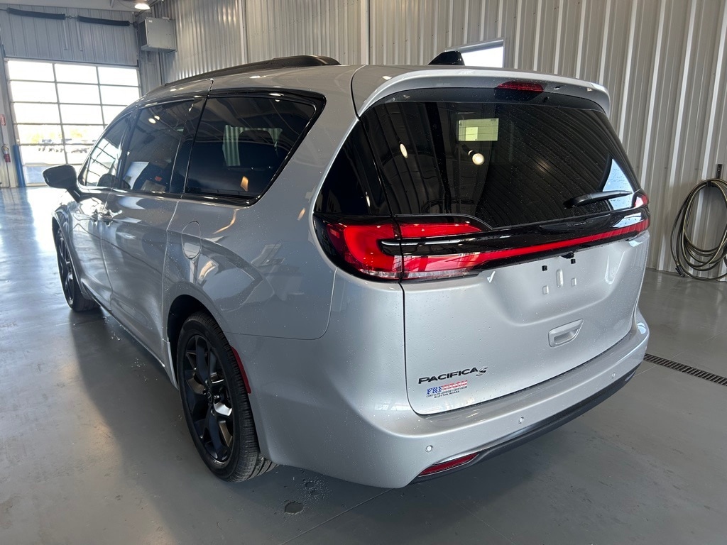 New 2026 Chrysler Pacifica SELECT Passenger Van