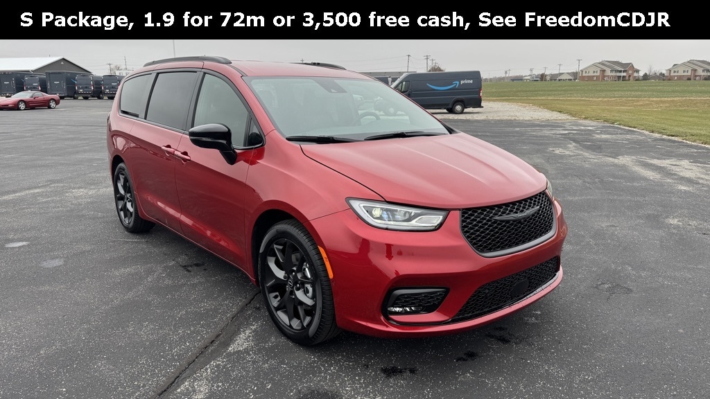 2026 Chrysler Pacifica Select's photo