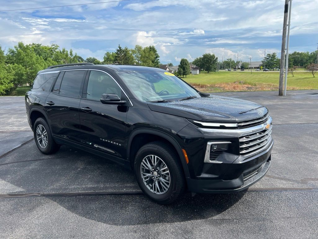 Used 2025 Chevrolet Traverse LT SUV