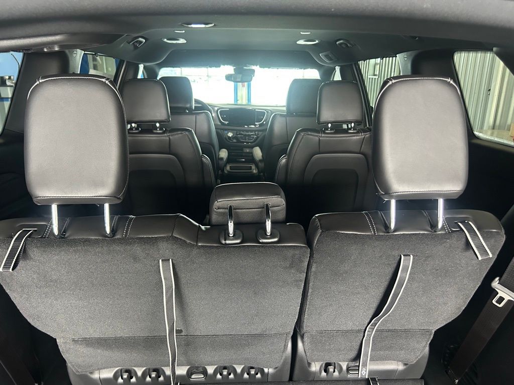 2026 Chrysler Pacifica Select - Photo 12