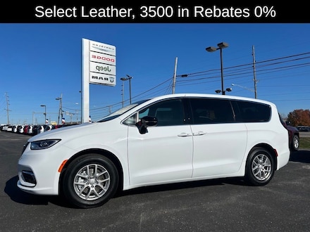 Featured New 2026 Chrysler Pacifica SELECT Passenger Van for sale in Bluffton, IN