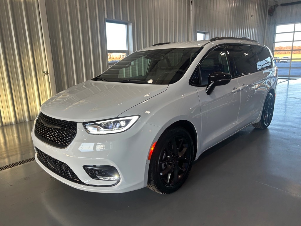 New 2026 Chrysler Pacifica SELECT Passenger Van