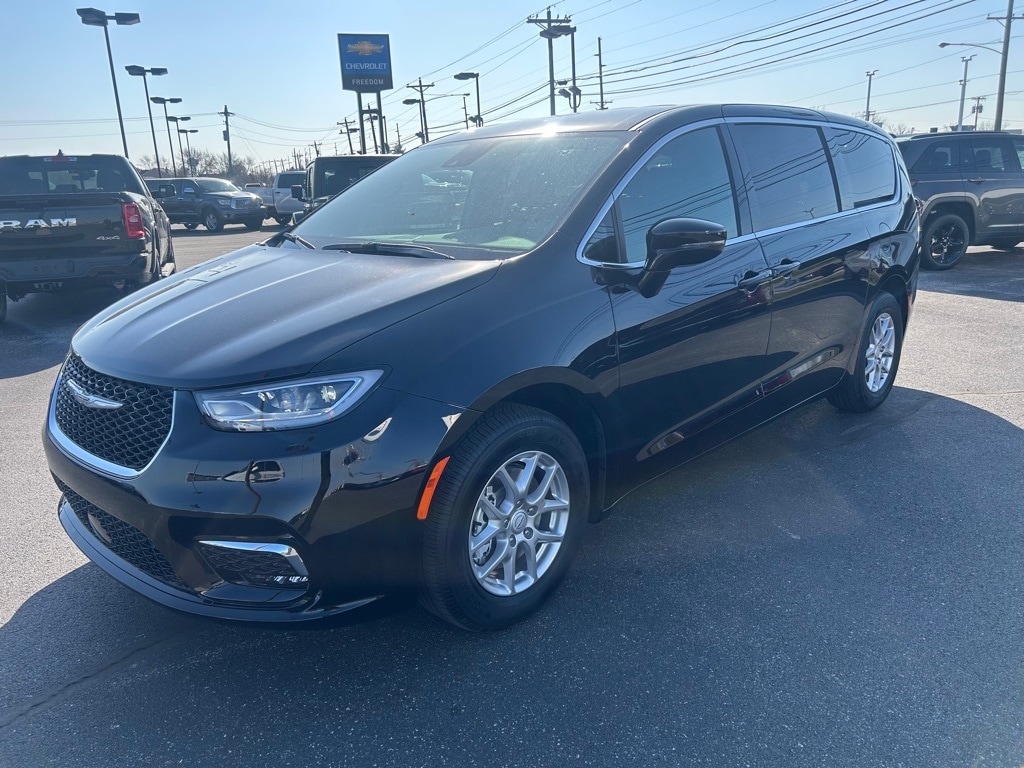 New 2026 Chrysler Pacifica SELECT Passenger Van