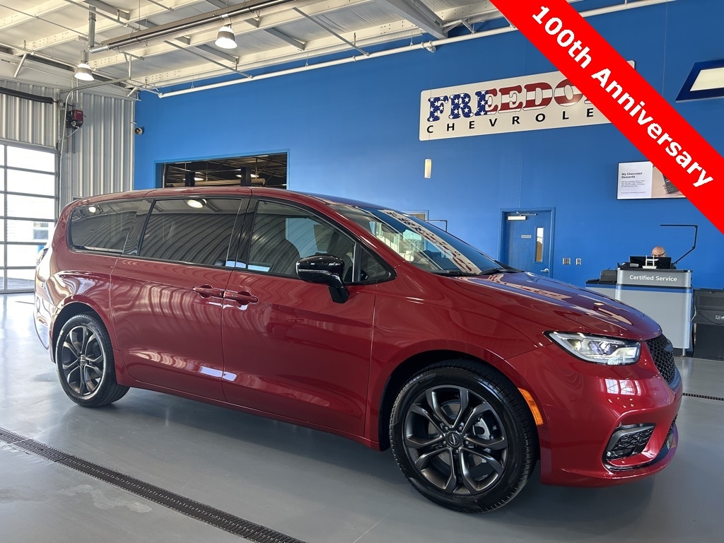 2026 Chrysler Pacifica Passenger Van 