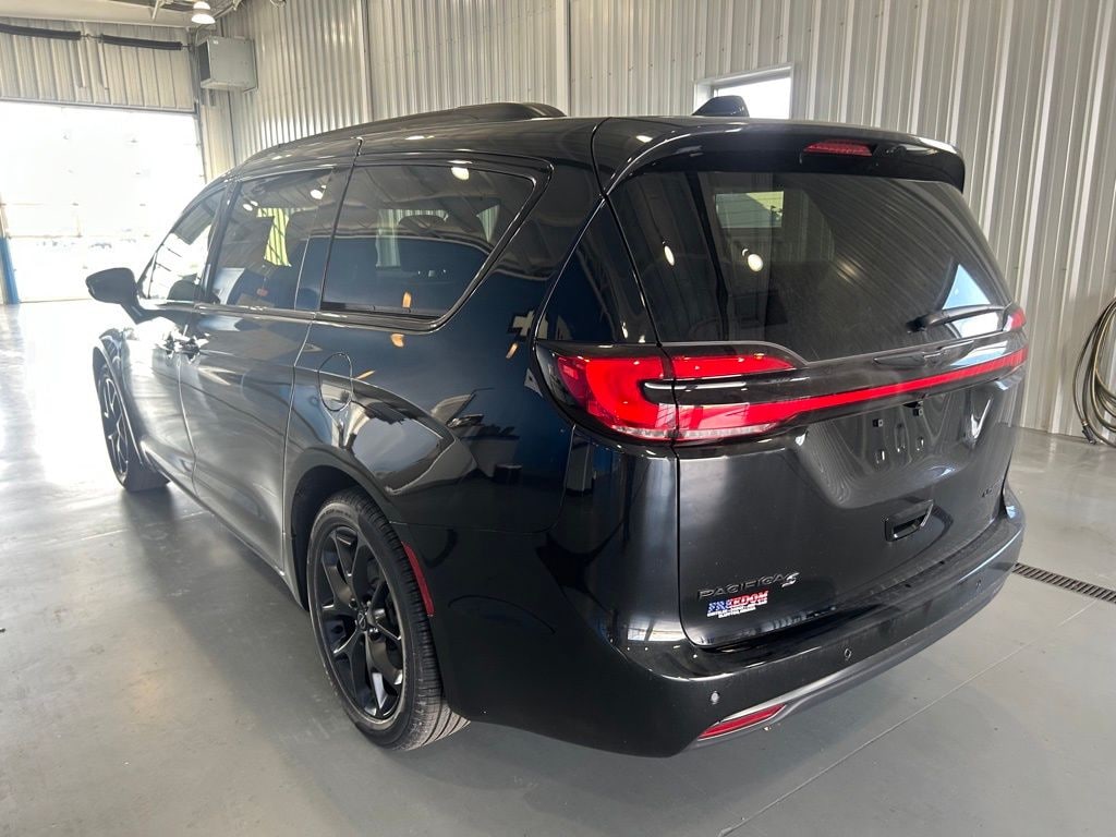 New 2026 Chrysler Pacifica LIMITED Passenger Van