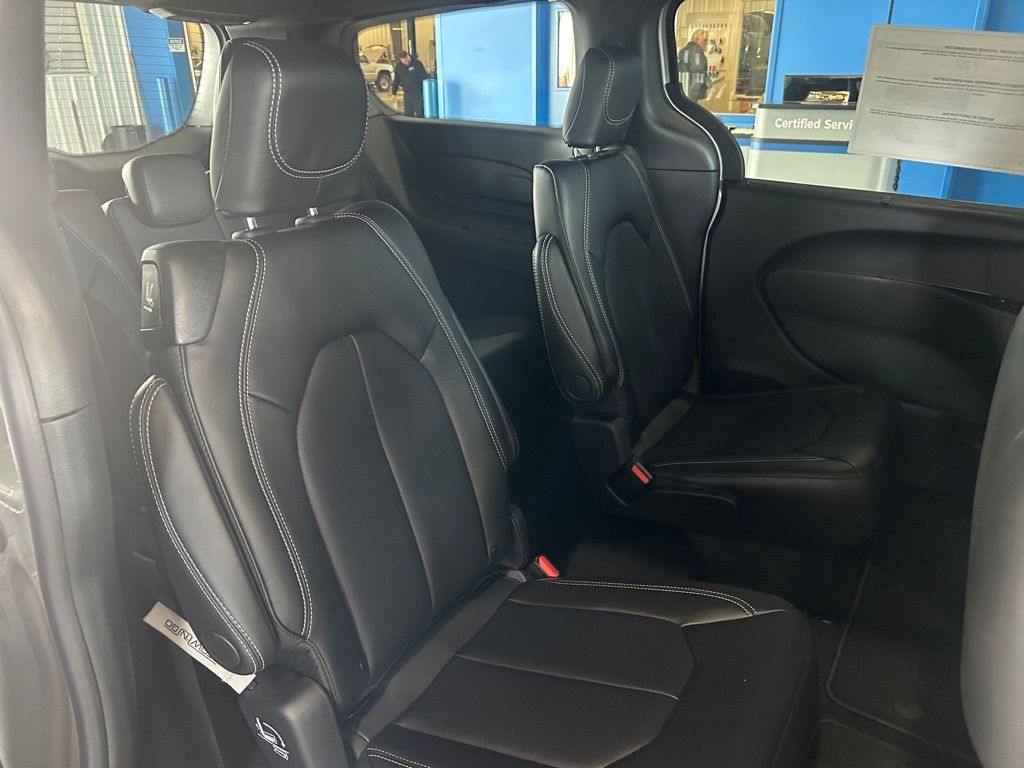 2026 Chrysler Pacifica Select - Photo 14