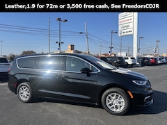 2026 Chrysler Pacifica SELECT Passenger Van