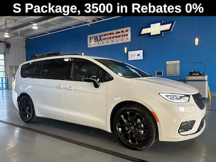 Featured New 2026 Chrysler Pacifica SELECT Passenger Van for sale in Bluffton, IN