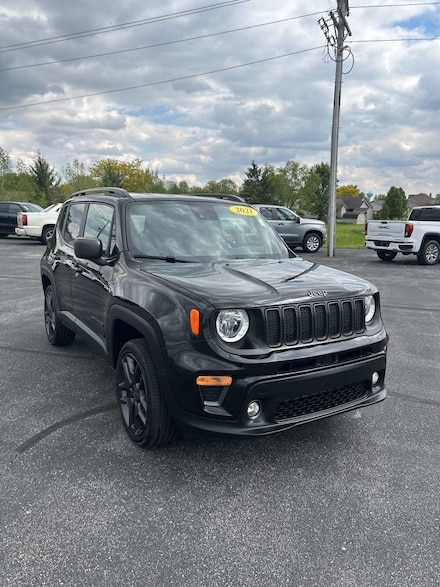 Featured Used 2021 Jeep Renegade Latitude SUV for sale in Bluffton, IN