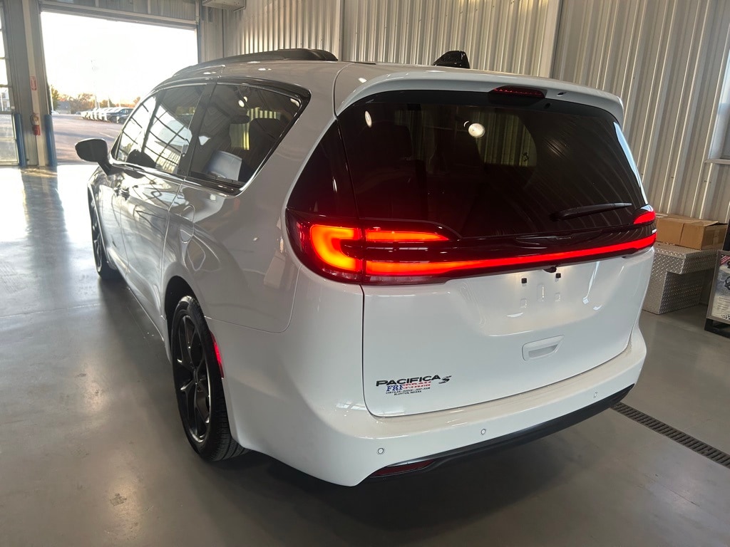New 2026 Chrysler Pacifica SELECT Passenger Van