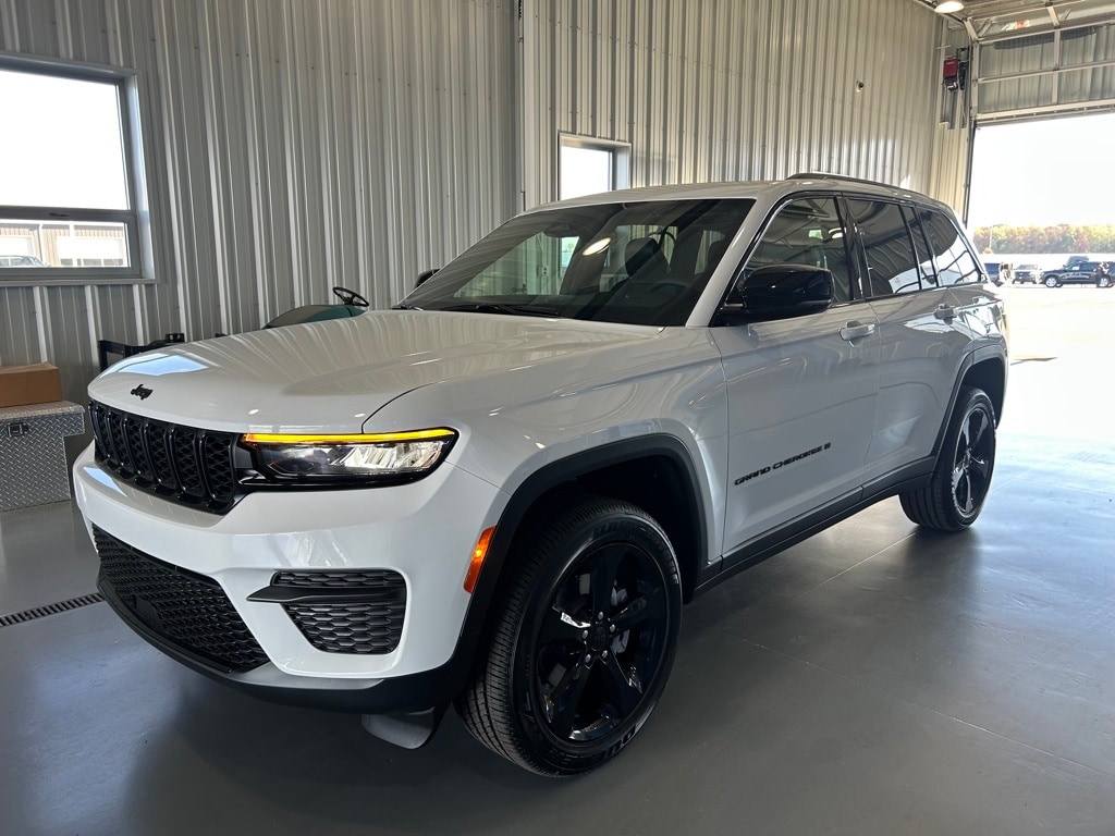 New 2025 Jeep Grand Cherokee ALTITUDE X 4X4 Sport Utility