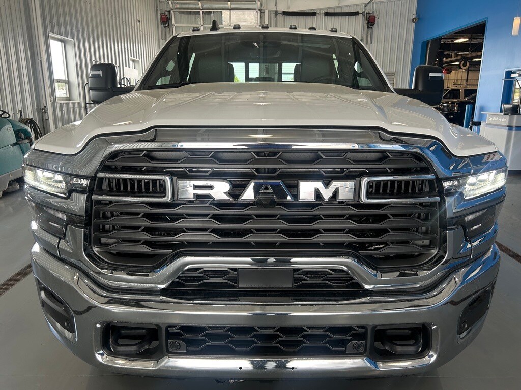 2025 Ram 3500 Tradesman photo 2