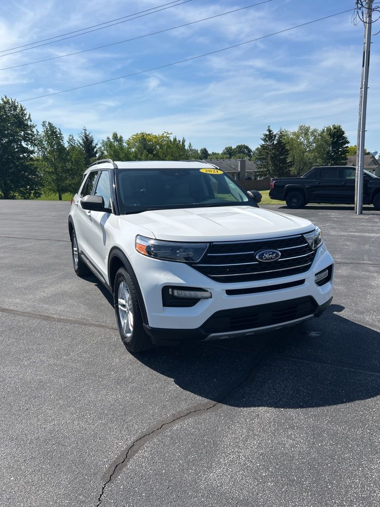 2021 Ford Explorer XLT 4WD's photo