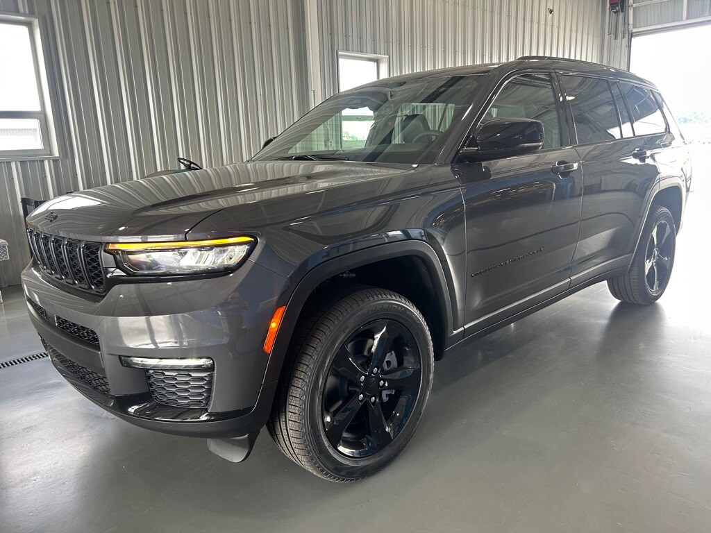2025 Jeep Grand Cherokee L photo 3