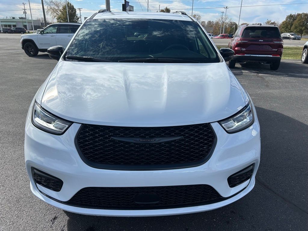2026 Chrysler Pacifica Select - Photo 2