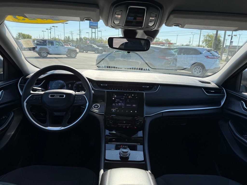 Used 2023 Jeep Grand Cherokee L Laredo SUV