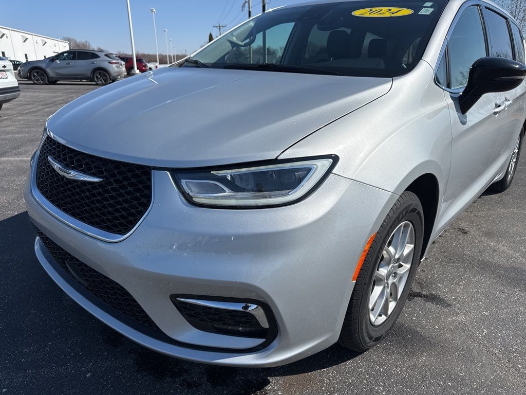 Used 2024 Chrysler Pacifica Touring L Van Passenger Van