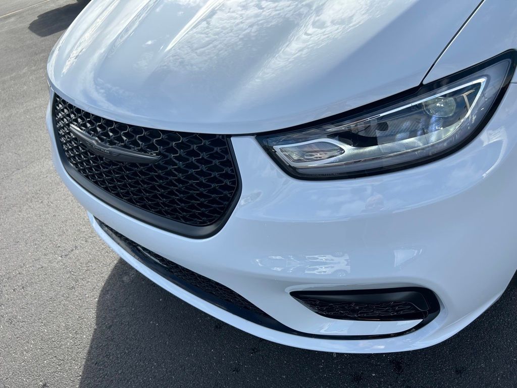 2026 Chrysler Pacifica Select - Photo 8