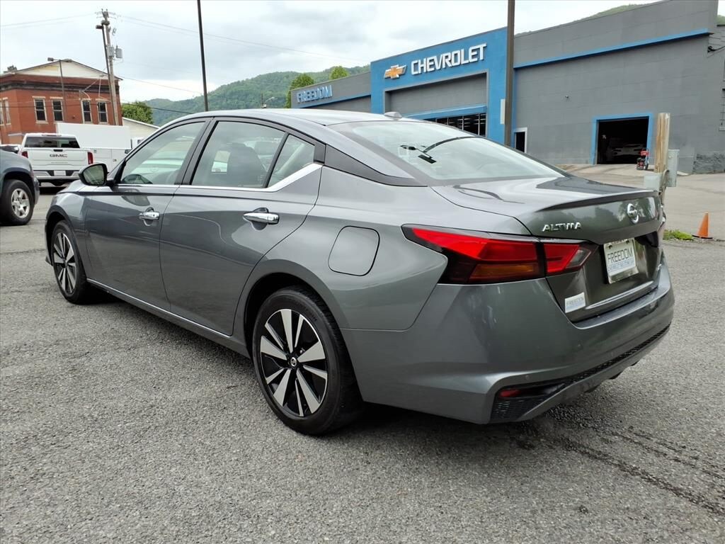 Used 2022 Nissan Altima 2.5 SV Sedan