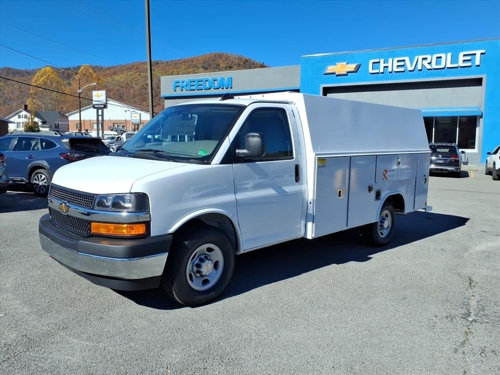 2025 Chevrolet Express Cutaway