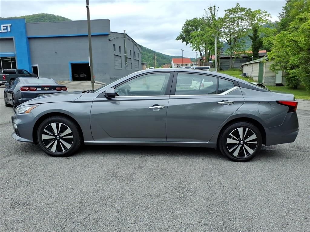 Used 2022 Nissan Altima 2.5 SV Sedan