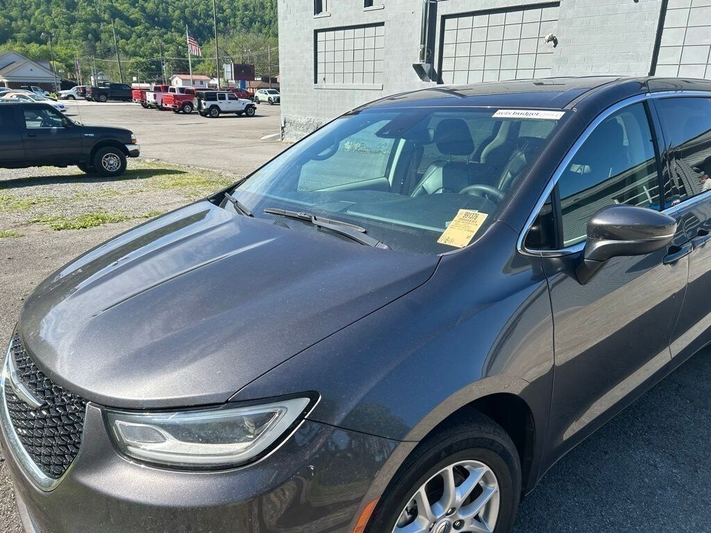 Used 2023 Chrysler Pacifica Touring L Van Passenger Van