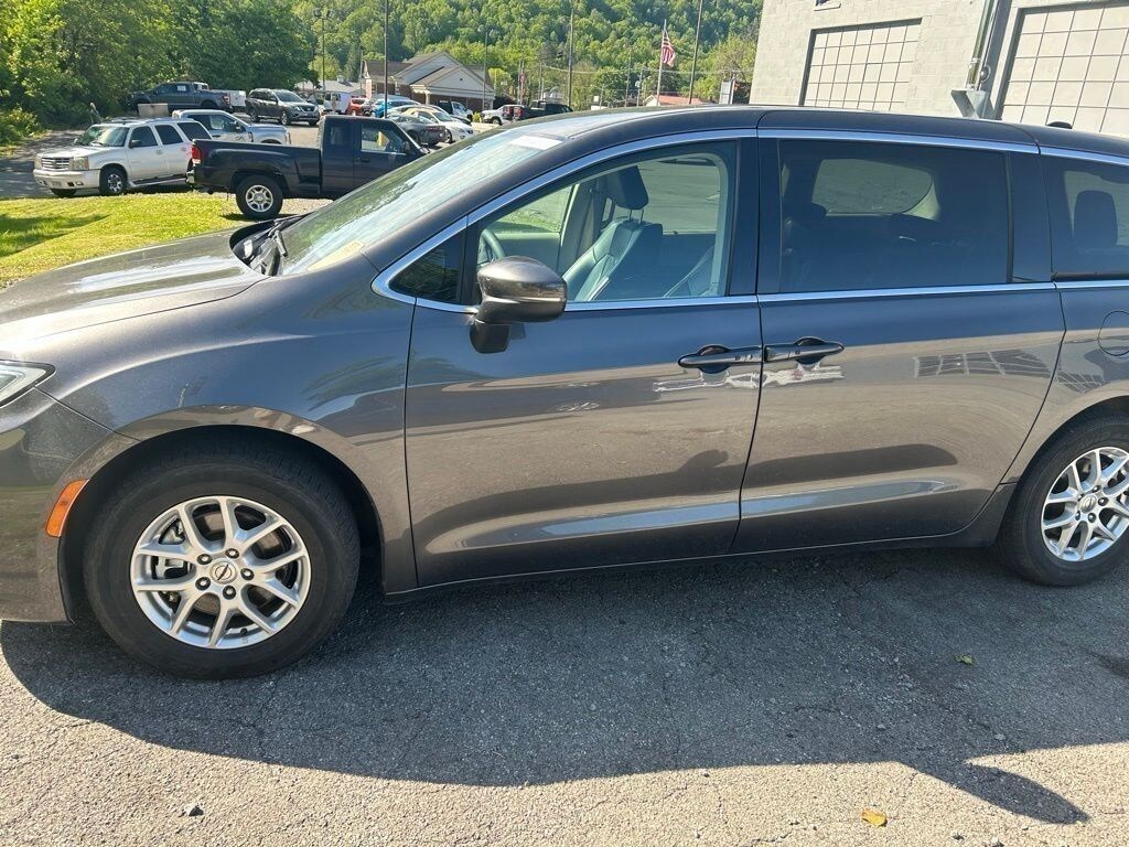 Used 2023 Chrysler Pacifica Touring L Van Passenger Van