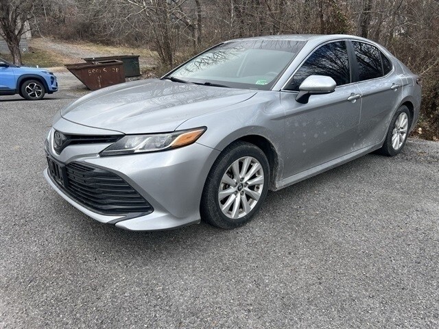 2020 Toyota Camry LE's photo
