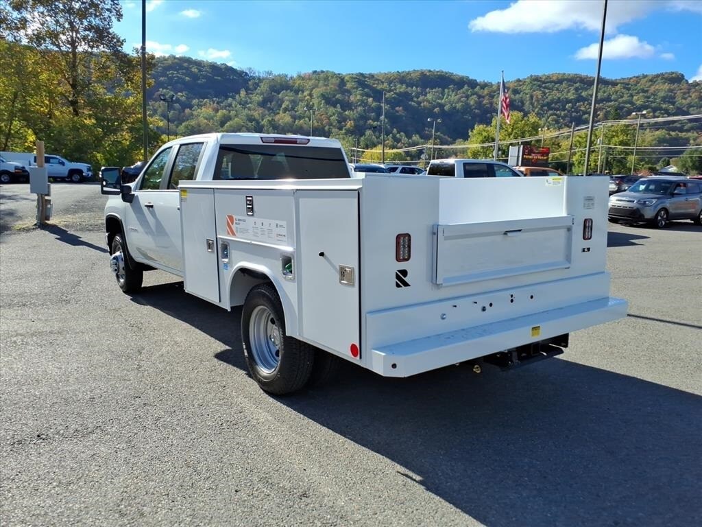 New 2025 Chevrolet Silverado 3500 HD Chassis Work Truck Truck Crew Cab