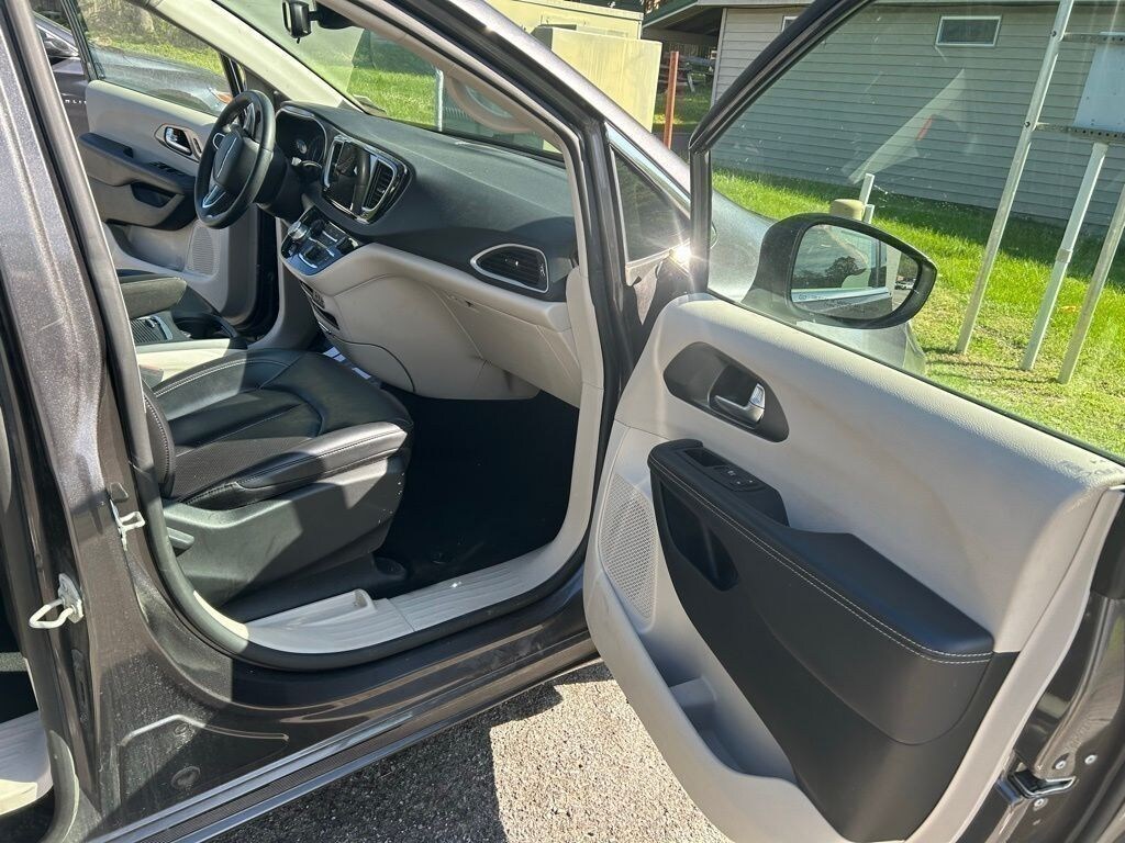 Used 2023 Chrysler Pacifica Touring L Van Passenger Van