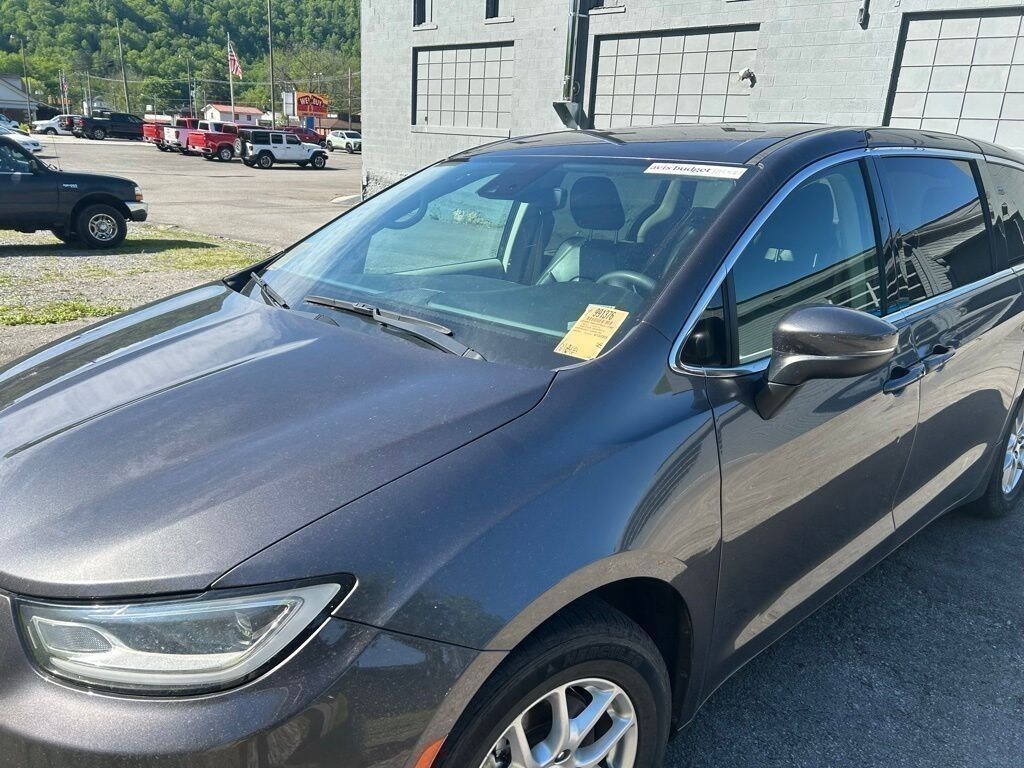 Used 2023 Chrysler Pacifica Touring L Van Passenger Van