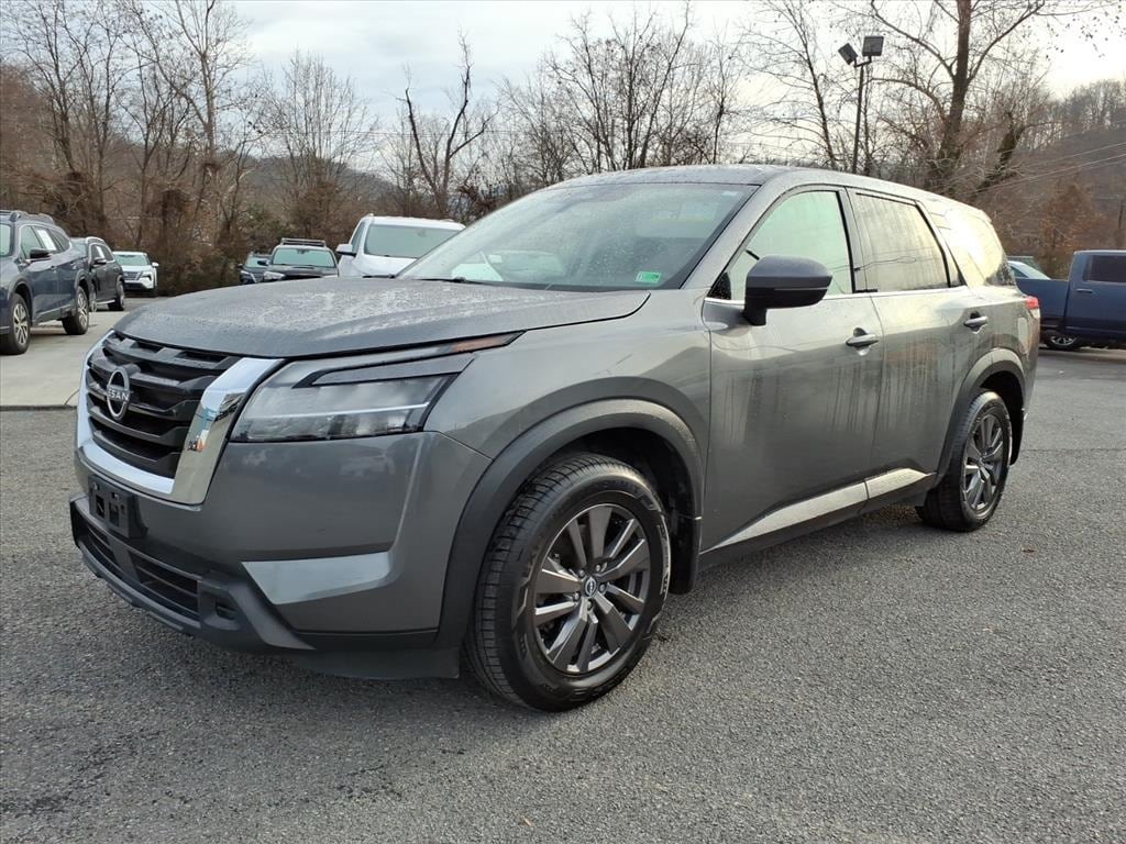 2022 Nissan Pathfinder S's photo