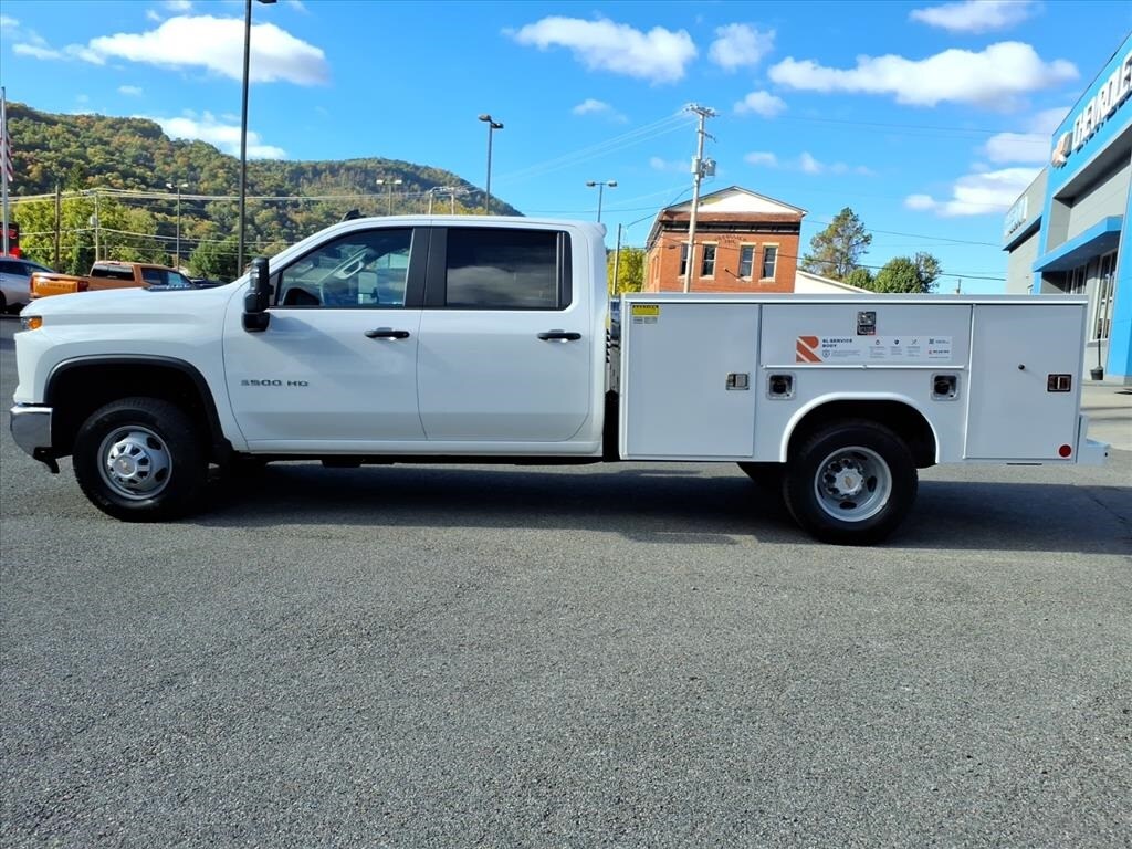 New 2025 Chevrolet Silverado 3500 HD Chassis Work Truck Truck Crew Cab