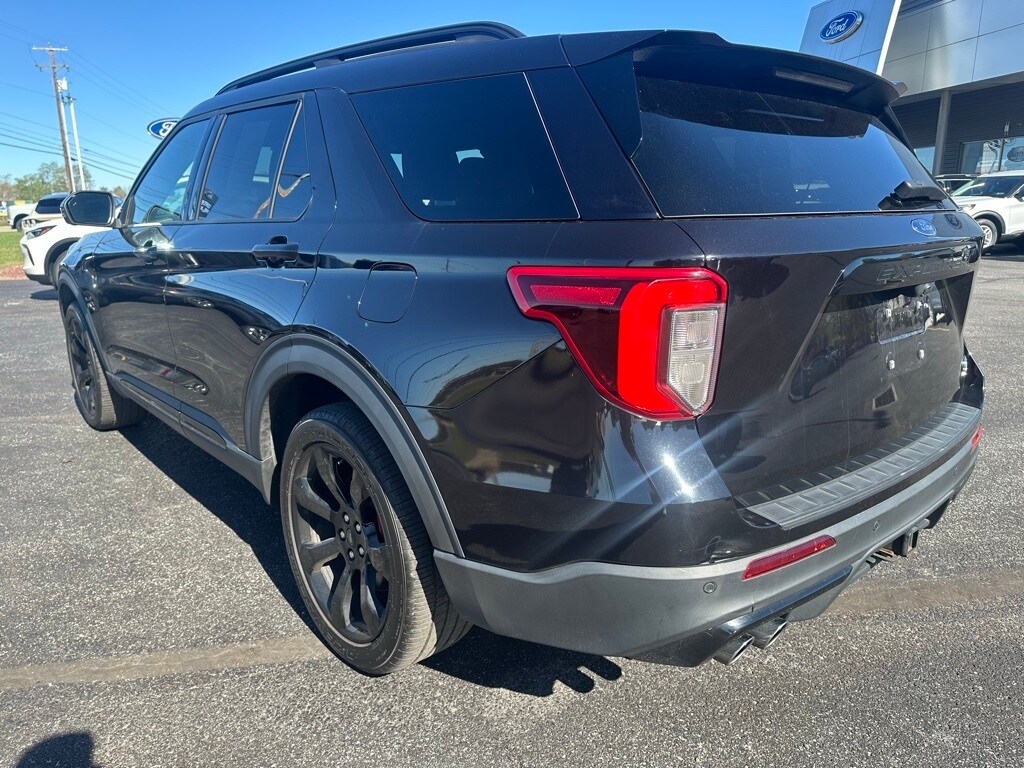 2022 Ford Explorer ST photo 2