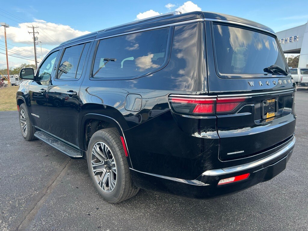 2023 Jeep Wagoneer L Series II photo 3