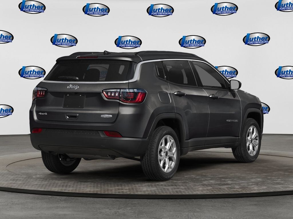 Used 2025 Jeep Compass Latitude SUV